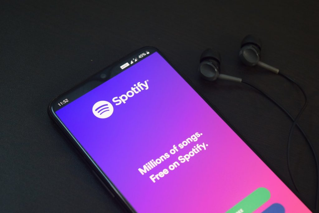 E quando você diz que não tem tempo para ler ou assistir? Eis que surgem os Podcasts! E se esse for seu caso…